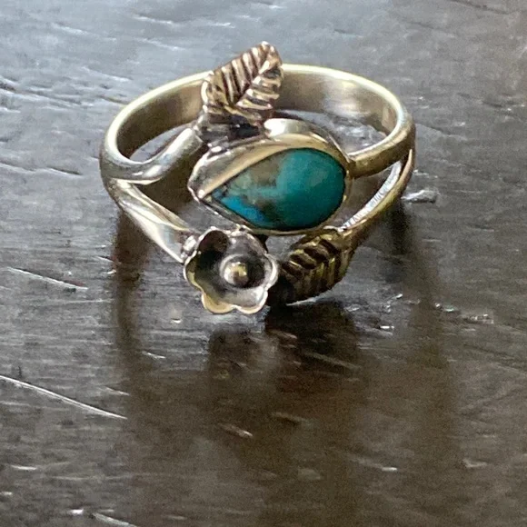 Sterling Silver Turquoise flower and Leaf Ring size 8 - Picture 1 of 3